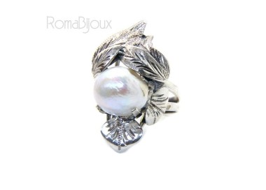 NLB|Silver 925: Hand-made woman's ring with leaves and baroque pearl size 16