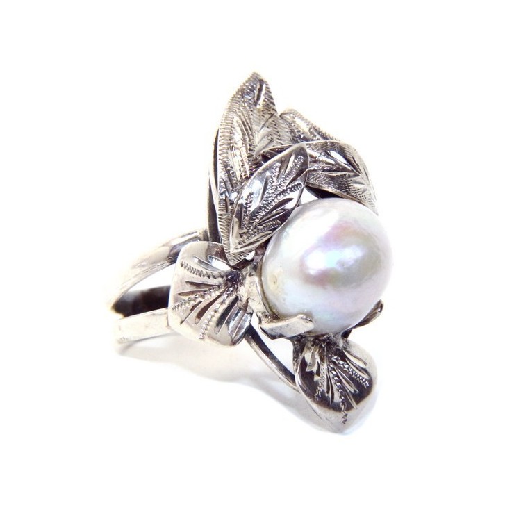 NLB|Silver 925: Hand-made woman's ring with leaves and baroque pearl size 16