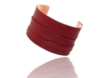 NLB|Adjustable open slaved woman bracelet dressed in genuine dark red leather NALBORI®