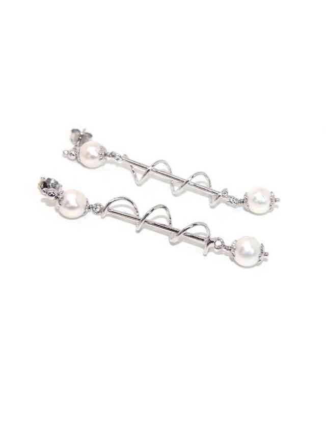 Orecchini lunghi in Argento 925 con spirale e perle Orecchini lunghi in Argento 925 con spirale e perle